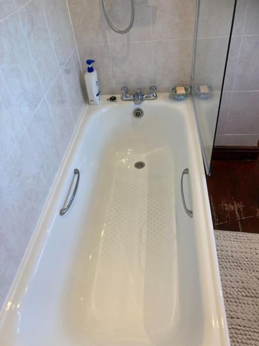 Bryntirion Farmhouse Rooms Llanfair Caereinion 外观 照片