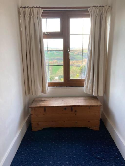 Bryntirion Farmhouse Rooms Llanfair Caereinion 外观 照片