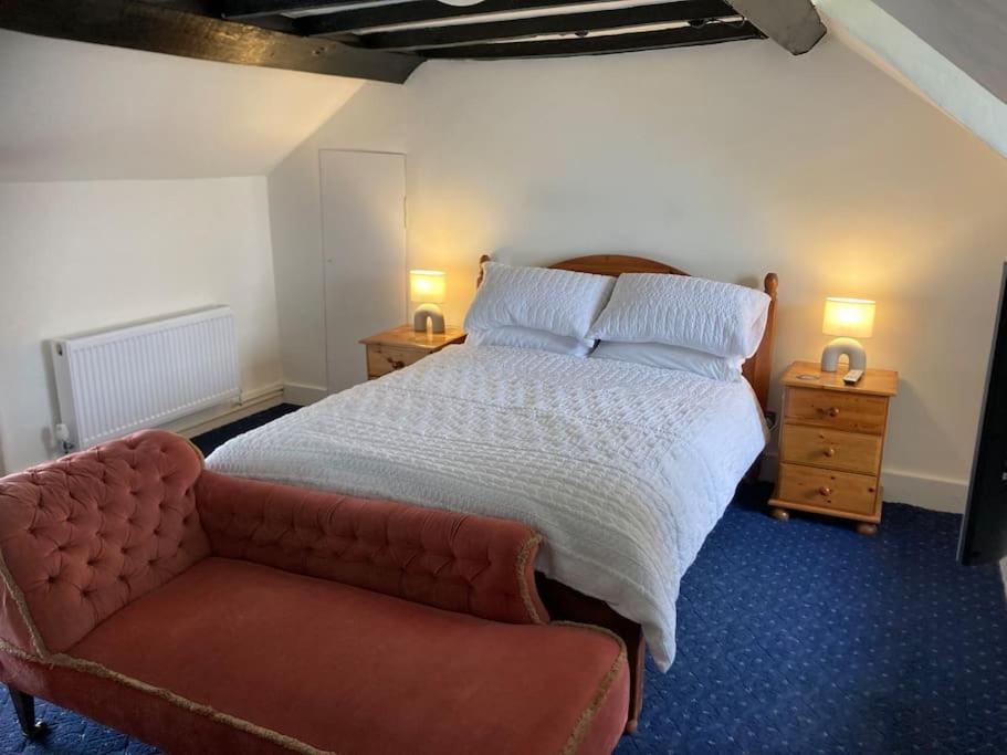 Bryntirion Farmhouse Rooms Llanfair Caereinion 外观 照片